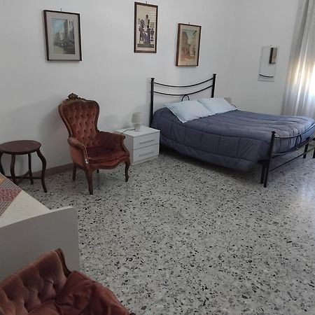 A Casa Di Adele Bed & Breakfast กาแซร์ตา ภายนอก รูปภาพ