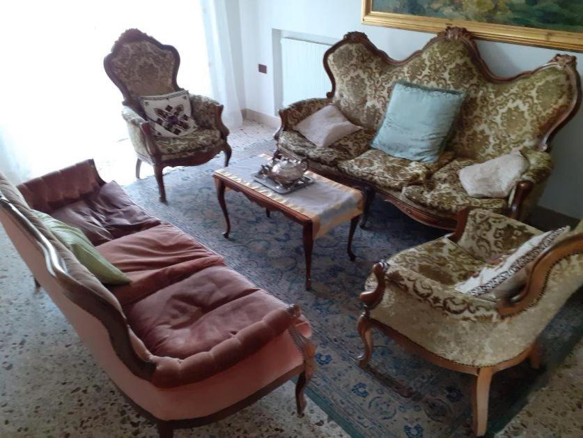 A Casa Di Adele Bed & Breakfast กาแซร์ตา ภายนอก รูปภาพ